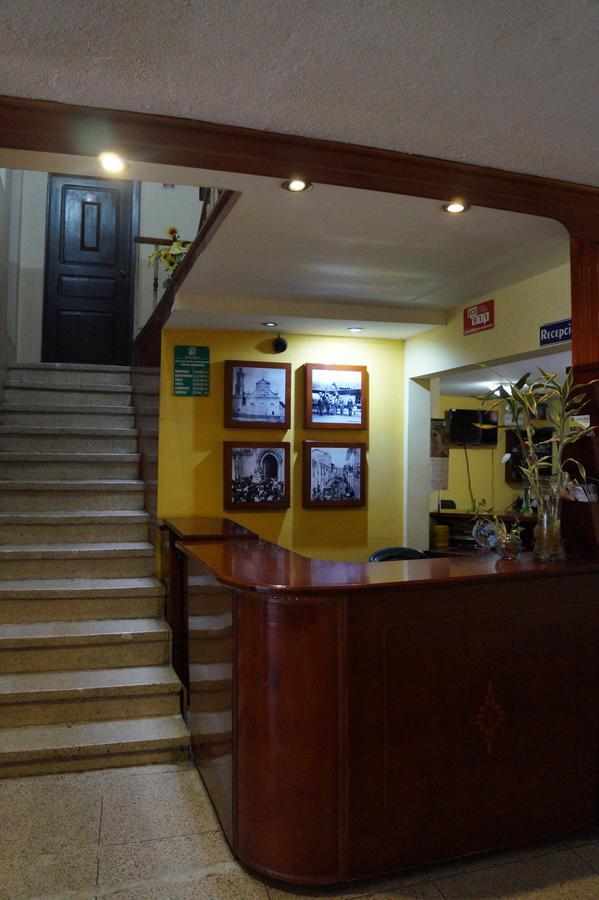 Hostal Pucara Loja Exteriör bild